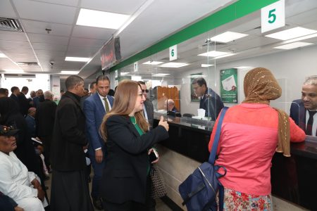 بالصور "رئيس البريد" تتفقد مكاتب بريد "القليوبية" لمتابعة حركة انتظام سير العمل