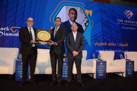 تكريم عاكف المغربي تقديرًا للدور البارز في دعم الاستثمار والتطوير العقاري بـ مؤتمر "The Investor.. Real Estate"
