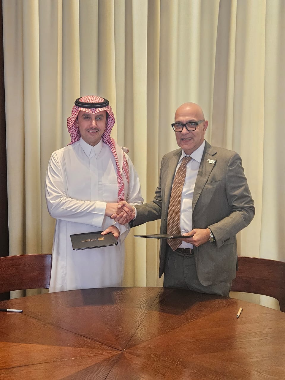 جراندي صبور تتعاون مع سراة للاستثمار في المملكة العربية السعودية لتطوير مشروعات الشركة