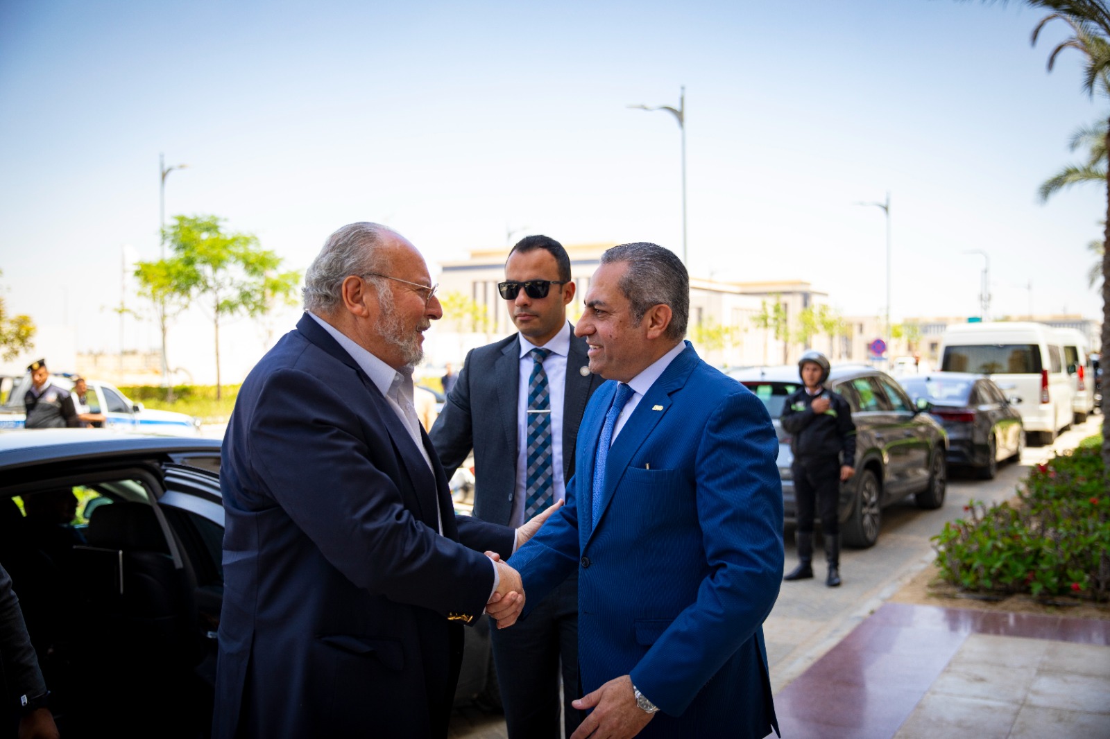 الملك أحمد فؤاد يزور العاصمة الإدارية الجديدة ويشيد بالمشروع القومي العملاق