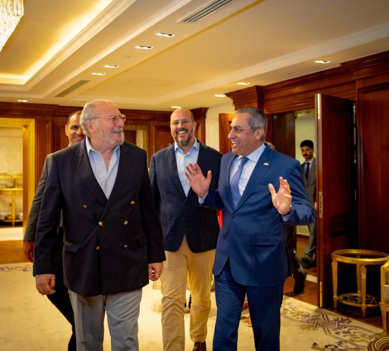 الملك أحمد فؤاد يزور العاصمة الإدارية الجديدة ويشيد بالمشروع القومي العملاق