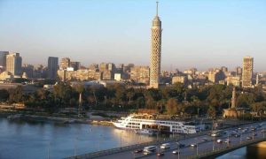 طقس حار نهارًا ومعتدل ليلاً بمعظم الأنحاء