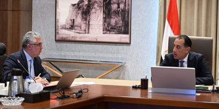 رئيس الوزراء يتابع تطورات المشروعات الاستثمارية بالمنطقة الاقتصادية لقناة السويس