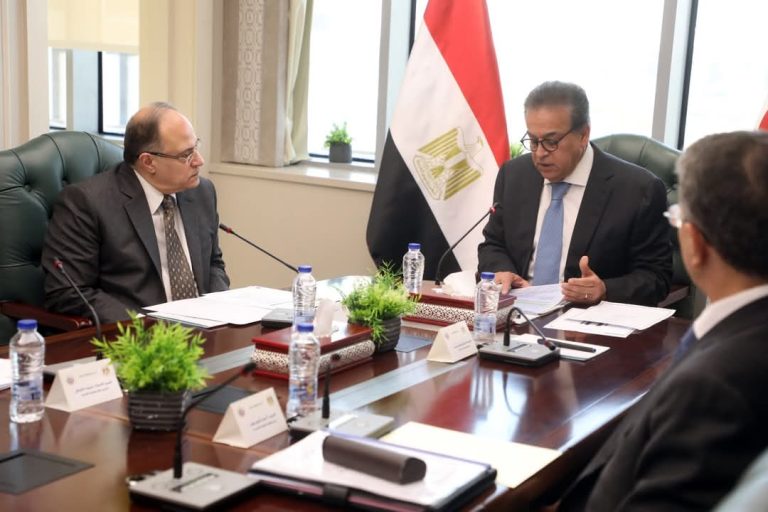 وزير الصحة يعقد اجتماعًا لمناقشة الموارد المالية لصندوق مواجهة الطوارئ الطبية والأمراض الوراثية والنادرة