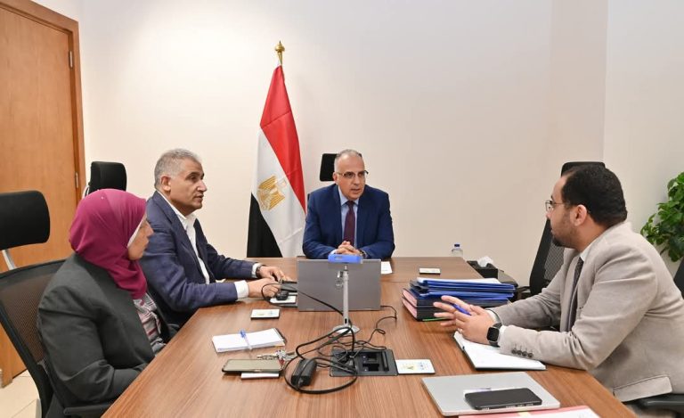 وزير الري يتابع موقف مشروع المسار الناقل لمياه الصرف الزراعي لمحطة المعالجة في الدلتا الجديدة بنسبة تنفيذ ٧٨%