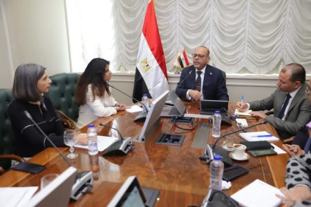 وزير العمل يلتقى فريق عمل من منظمة العمل الدولية.. ومناقشة البرنامج القطرى للعمل اللائق