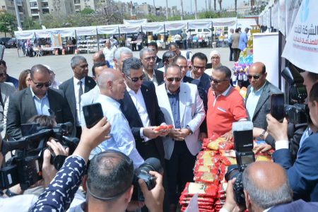وزير التموين ومحافظ القاهرة يفتتحان سوق اليوم الواحد بمدينة نصر.. وإعلان بدء المرحلة الثانية من أسواق اليوم الواحد بالمحافظات