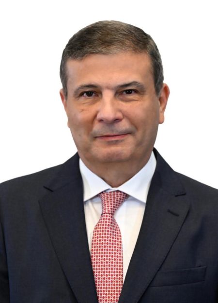 الزراعة" تعلن الانتهاء من حصاد 2.4 مليون فدان منزرعة بالقمح حتى الآن.. المزارعون يوردون أكثر من 2.5 مليون طن