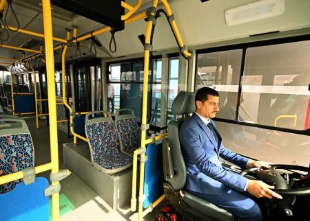 رئيس الوزراء يتفقد التشغيل التجريبي للمرحلة الأولى من مشروع الأتوبيس الترددي.. ويتابع سير الأعمال بمشروع حدائق تلال الفسطاط