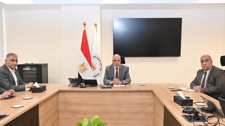 وزير الري يتابع موقف تسهيل إجراءات إصدار تراخيص المياه الجوفية وما تم تنفيذه خلال المرحلة الأولى من "منظومة التراخيص الإليكترونية للمياه الجوفية"