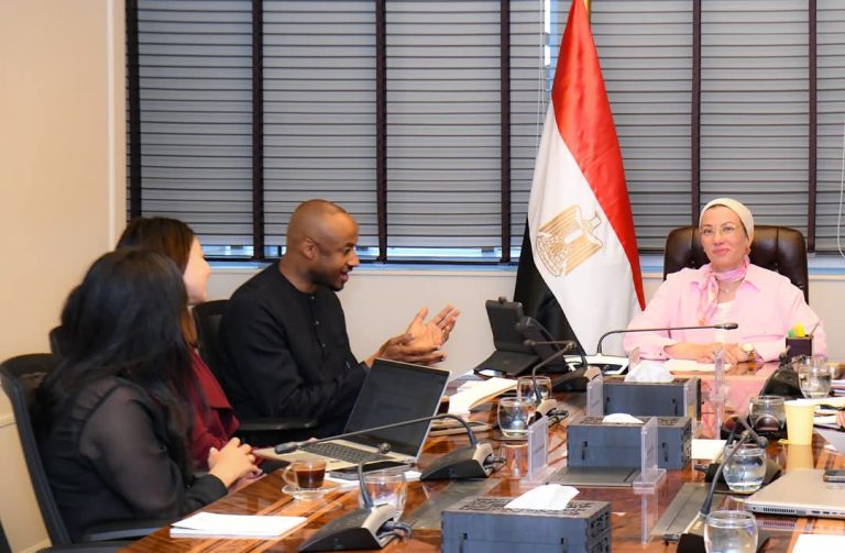 وزيرة البيئة تلتقى منسق المبادرة الأفريقية للتكيف لبحث آليات تعزيز العمل لدفع ملف التكيف في القارة الأفريقية