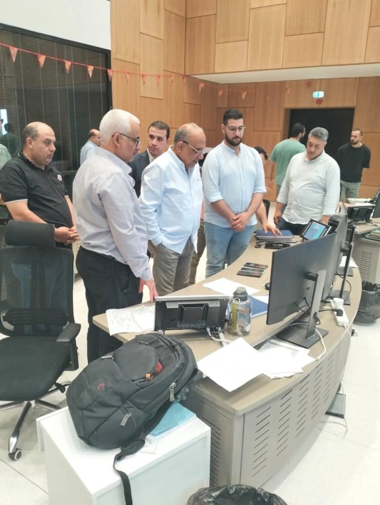 وزير الكهرباء والطاقة المتجددة يتابع معدلات الزيادة في الطلب على الطاقة وارتفاع الأحمال وزيادة استهلاك الكهرباء خلال الأيام الماضية