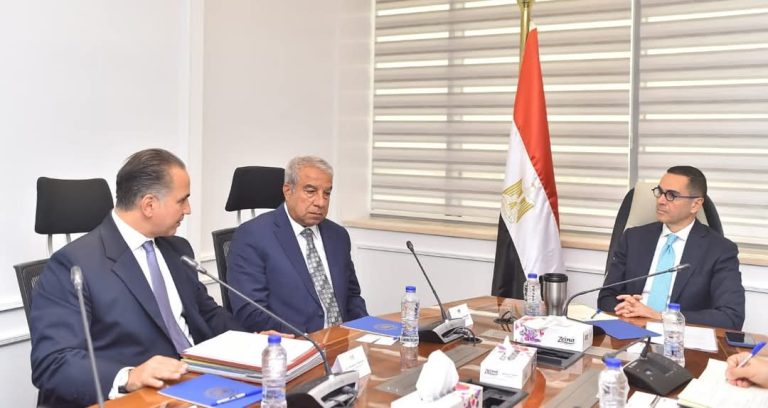 وزير الاستثمار والتجارة الخارجية يلتقي ممثلي تحالف صناعي دولي لبحث فرص التعاون في قطاع التكنولوجيا البيئية ومعالجة مياه الصرف الصناعي والتوسع في الأسواق الأفريقية