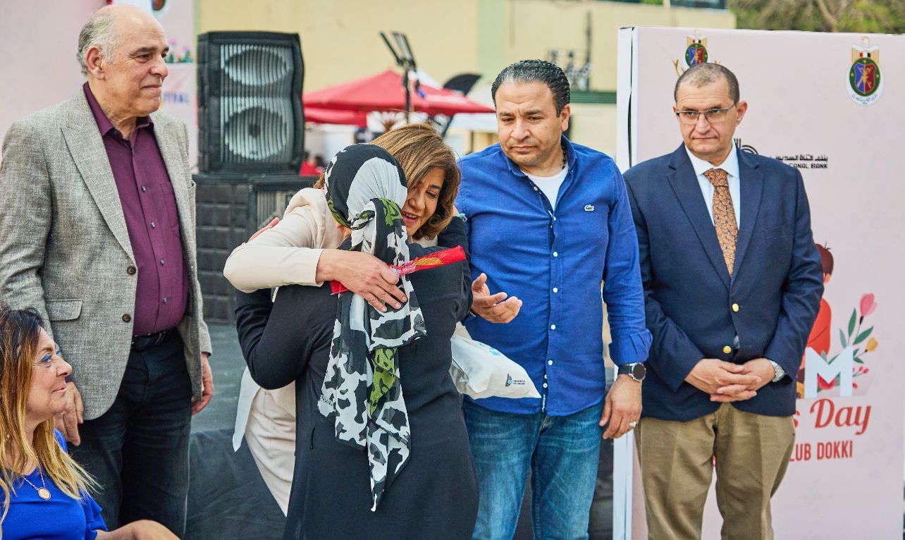 بنك قناة السويس يرعى احتفالية تكريم الأم المثالية بنادي الصيد للعام الثاني على التوالي