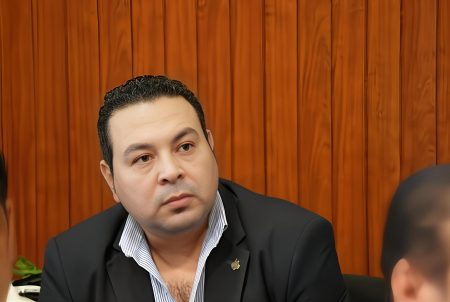 الكاتب الصحفي عماد ابو جبل