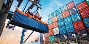 عجز التجارة المصرية ينخفض 38.6% في مارس