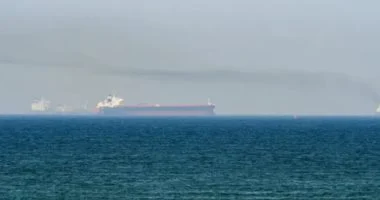 العالم يترقب إغلاق مضيق هرمز بعد إشارة البرلمان الإيراني