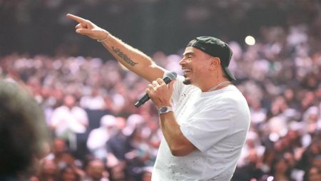 عمرو دياب يتعاون مع الملحن عمرو مصطفى بعد سنوات من الانفصال الفني بألبوم ابتدينا