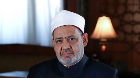 الأمام أحمد الطيب: الكيان الصهيوني يجر المنطقة لحرب شاملة لا رابح فيها إلا تجَّار الدماء والسلاح