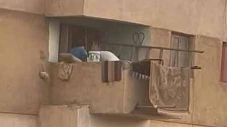 حقيقة تداول فيديو لشخص ما يعتدي على طفلين بوحشيه