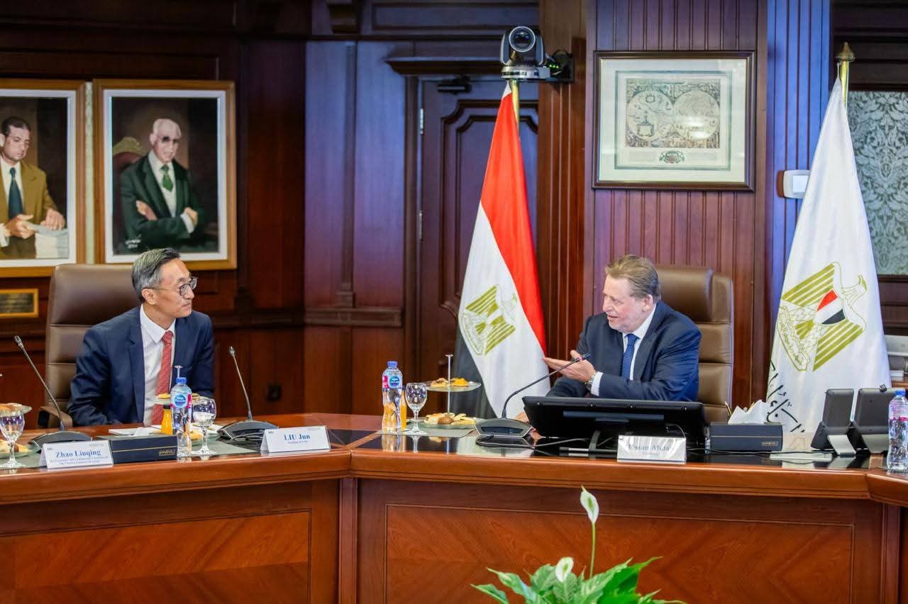 تعاون مشترك.. محافظ البنك المركزي يلتقي رئيس البنك الصناعي والتجاري الصيني (عاجل)