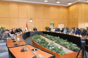 وزير الإسكان يعقد اجتماعًا للجنة التنسيقية العليا.. ويوجه رؤساء المدن الجديدة بالعمل على إجراءات ترشيد استهلاك الطاقة والمياه