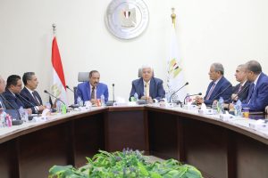 وزير التعليم العالي يعقد اجتماعًا مع أعضاء اللجنة العليا لاختيار عمداء المعاهد العليا الخاصة