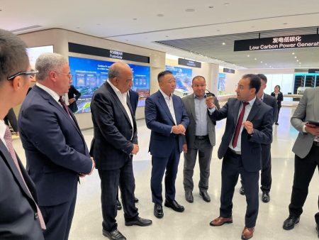وزير الكهرباء يزور مجموعة شركات هواوي الصينية لبحث تعزيز التعاون والشراكة فى مجالات الطاقة المتجددة وانظمة تخزين الطاقة والتحول الرقمي والحلول الذكية للشبكات