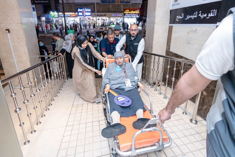 من المستشفى إلى صعيد عرفة... «عفاف» تسير بخطى الأمل في رحاب مكة