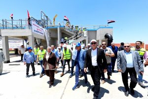 وزير الإسكان ومحافظ المنيا يتفقدان محطة معالجة صرف صحي برطباط بمركز مغاغة ضمن المبادرة الرئاسية "حياة كريمة"