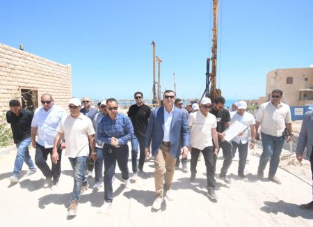 وزير الإسكان يتفقد مشروع بحيرات نيو مارينا والطرق والمداخل بـ "مارينا الساحل الشمالي"