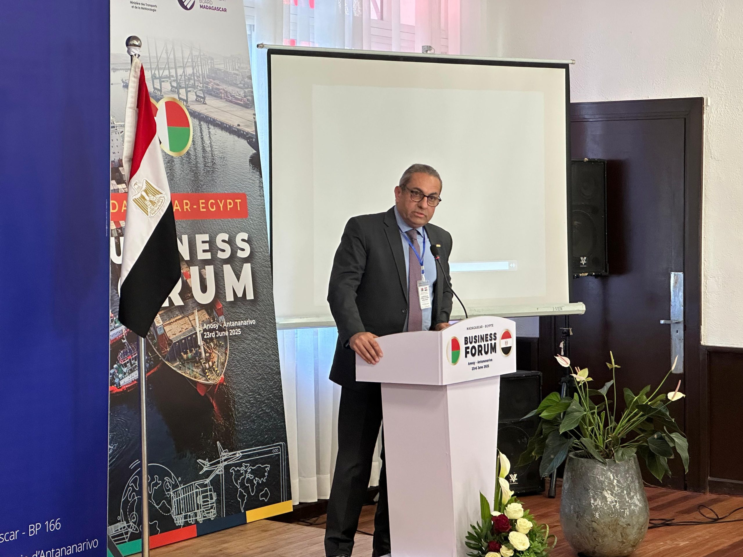 شركة العاصمة الإدارية للتنمية العمرانية في جمهورية مدغشقر للمساهمة في بناء عاصمتهم الإدارية