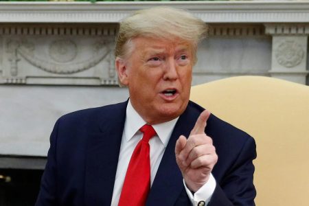 الرئيس الأمريكي دونالد ترامب يثير جدلاً واسعاً من جديد بعد الحديث عن الاتفاق النووي مع ايران