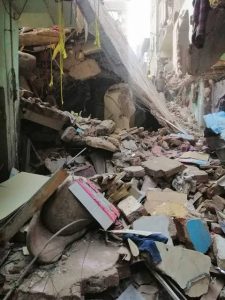 الحماية المدنية تنجح فى استخراج فتاة من أسفل عقار حدائق القبة المنهار بعد 7ساعات بحث