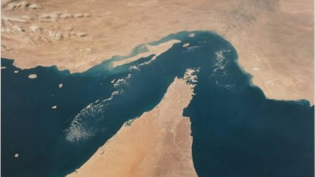العالم يترقب إغلاق مضيق هرمز بعد إشارة البرلمان الإيراني