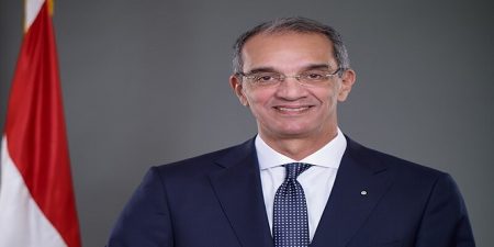وزير الاتصالات يبحث جذب الاستثمارات التكنولوجية مع مسؤولى شركات إيطالية