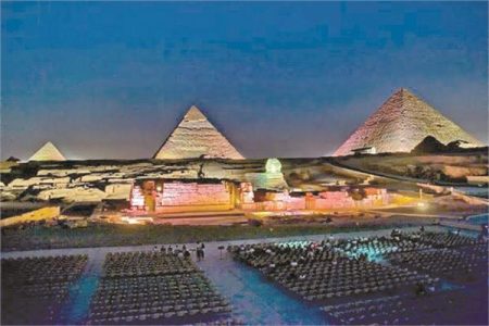 963 مليون جنيه لتطوير عروض الأهرامات