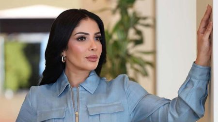 الفنانة منى زكى