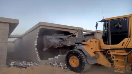تنفيذ حملات إزالة لمخالفات بناء وغلق أنشطة مخالفة بعددٍ من المدن الجديدة