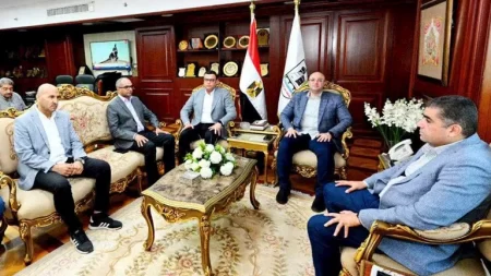 وزير الإسكان يتابع موقف مشروعات "حياة كريمة" ببني سويف