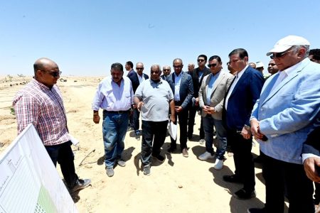 وزيرا «الإسكان» و«الزراعة» يتفقدان محطة التجارب البحثية لتحلية مياه البحر 