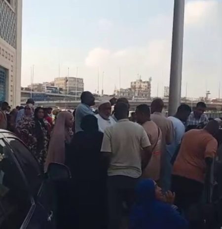 بداء توافد السودانيين لـ سكك حديد مصر للعودة إلى وطنهم