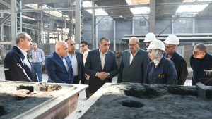 جولة مفاجئة لوزير الإنتاج الحربي بمصنع 99