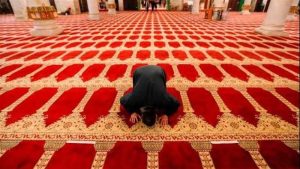 حكم كتابة الآيات القرآنية على جدران المساجد
