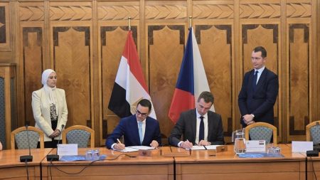 الخطيب ووزير الصناعة التشيكي يترأسان اجتماعات اللجنة الاقتصادية المصرية التشيكية