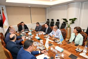 وزير الإسكان يعقد اجتماعًا لمتابعة الموقف التنفيذي لمشروع حدائق تلال الفسطاط