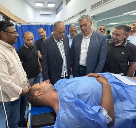 وزيرا البترول والعمل يطمئنان على الناجين من حادث بارج خليج السويس