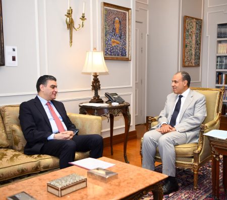 وزير الخارجية والهجرة يلتقي رئيس هيئة الشراء الموحد لبحث تعزيز التعاون في مجال تصدير الدواء المصري إلى القارة الإفريقية