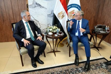 وزير البترول والثروة المعدنية يبحث مع شركة "شلمبرجير" سبل دعم أنشطة الاستكشاف والإنتاج وتعزيز الشراكة التقنية