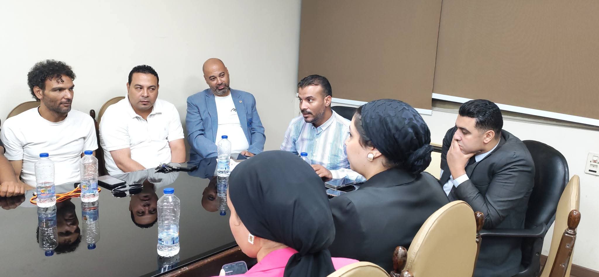 رئيس الاتحاد الوطني للقيادات الشبابية يبحث آليات تنفيذ مبادرة "وطن بلا سموم" لمكافحة المخدرات(صور)